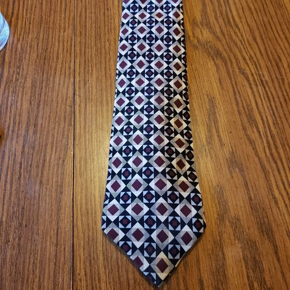 Alfani Mens Silk Black and Red Dimond Pattern Geometric Formal Necktie Tie